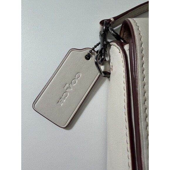 COACH Dinky Genuine Beige Leather Crossbody Bag DK-20215 Kiss Lock Purse NICE - Picture 3 of 16